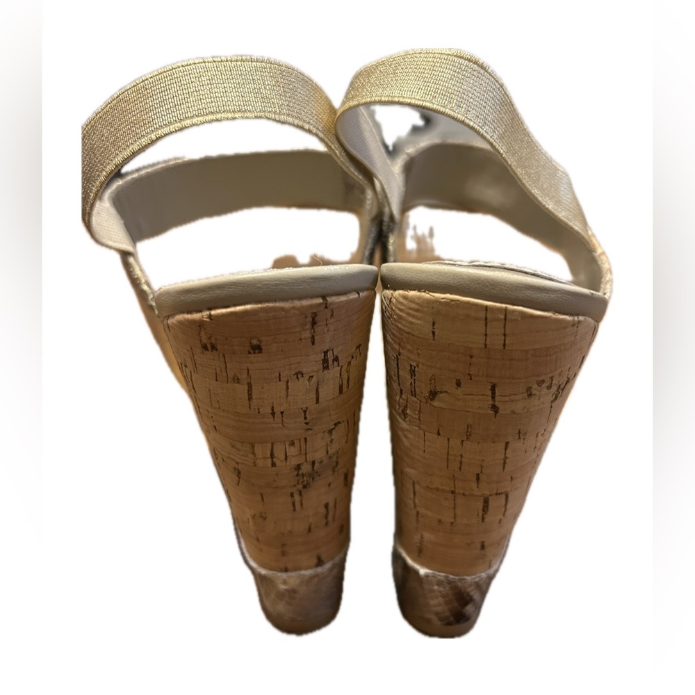 NWOT, White House Black Market Greta. Size 6.5 - Picture 5 of 6